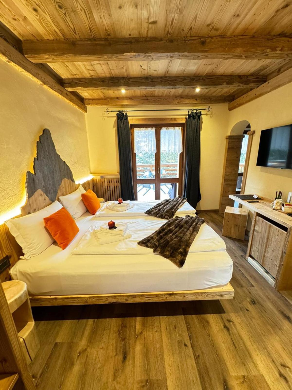 Hotel Ciasa Lorenzi Cortina dʼAmpezzo Eksteriør billede