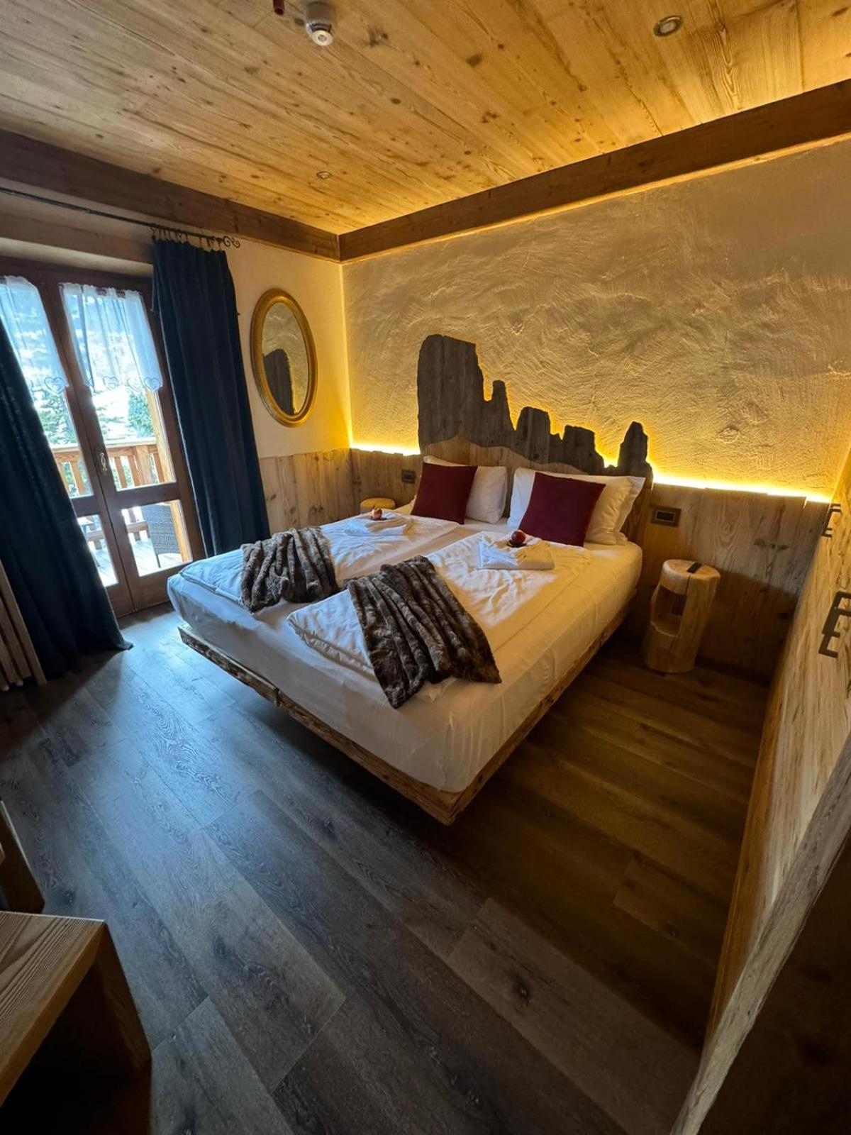 Hotel Ciasa Lorenzi Cortina dʼAmpezzo Eksteriør billede