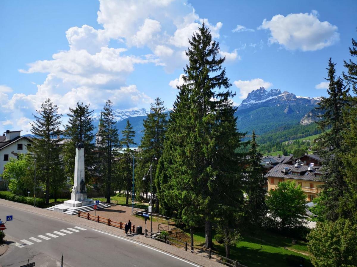 Hotel Ciasa Lorenzi Cortina dʼAmpezzo Eksteriør billede